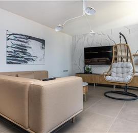 4 bedroom villa with infinity pool and sea views in Crikvencia, Rijeka, sleeps 8